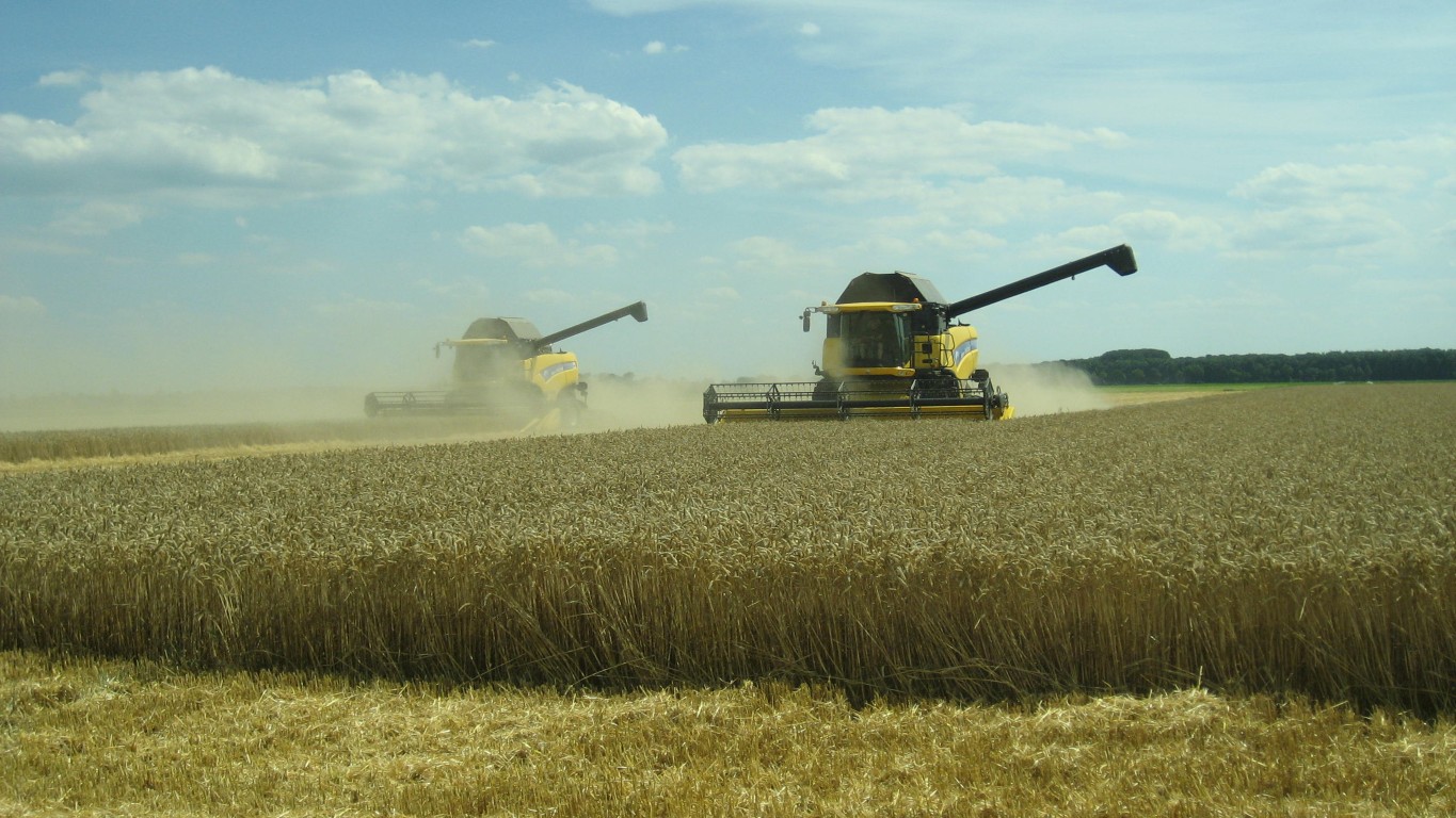 Combines van Loonbedrijf Vedelaar op het land